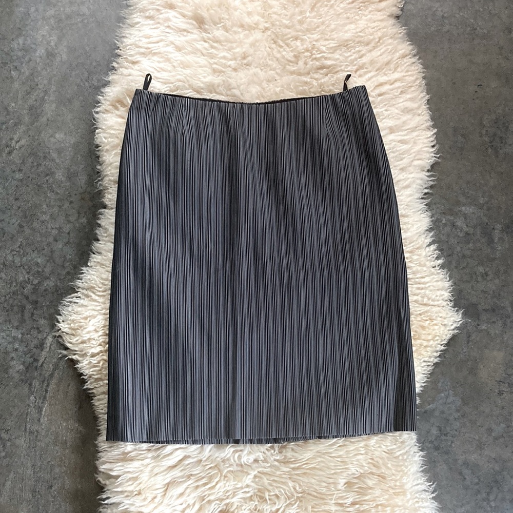Prada pencil skirt in thin black and white strip. Size 40. Excellent condition.